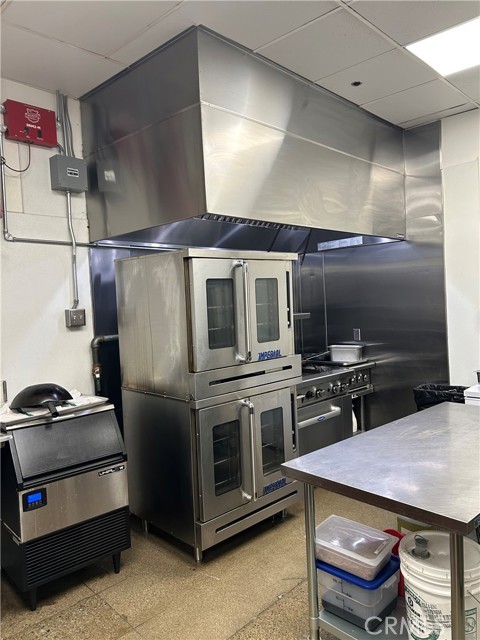 13771 Newport Avenue, Tustin CA: https://media.crmls.org/medias/c0d9a41b-ae30-4ddd-a8b5-46dca845d896.jpg