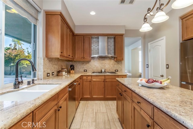 Detail Gallery Image 16 of 74 For 25830 De Quincy Pl, Stevenson Ranch,  CA 91381 - 4 Beds | 3 Baths