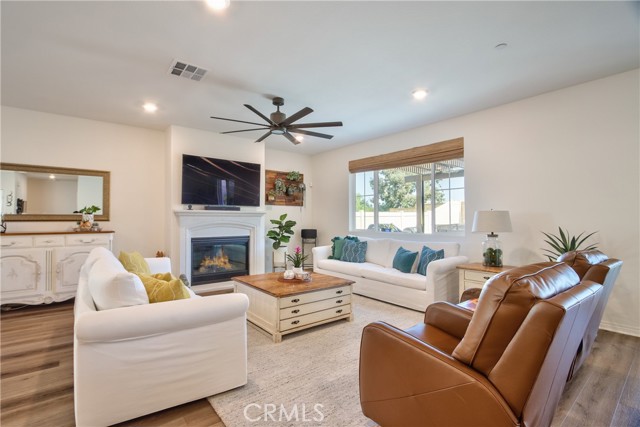33084 Toledo Bend Court, Winchester CA: https://media.crmls.org/medias/c0dad697-8191-4bb5-a665-020a98dc325a.jpg