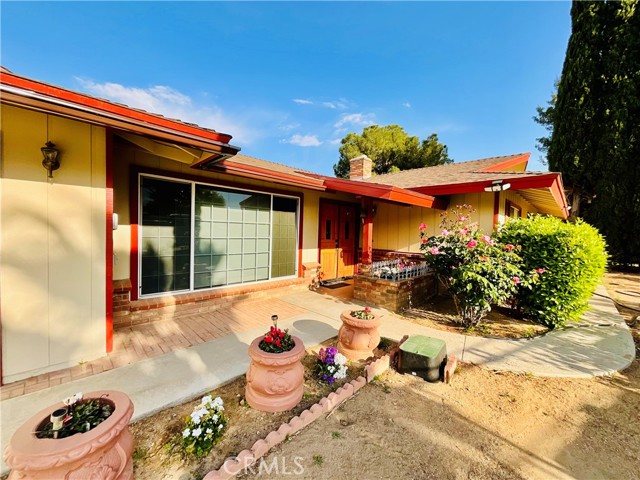 10195 Shangri La Avenue, Hesperia CA: https://media.crmls.org/medias/c0db7ecc-0c89-4dbc-8011-7ba06340295a.jpg