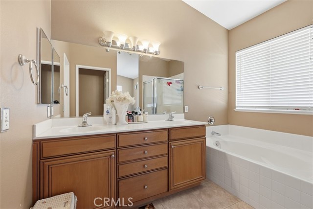 21268 Chardonnay, Apple Valley CA: https://media.crmls.org/medias/c0dbd595-a720-417d-9b05-5bd7b8a35e70.jpg