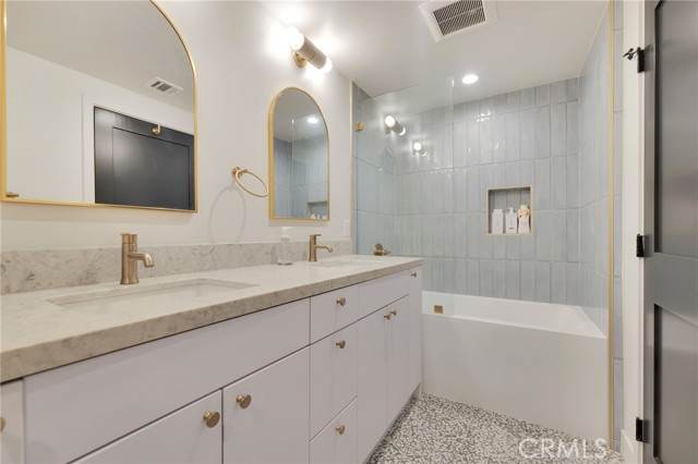 4941 Rigoletto Street, Woodland Hills CA: https://media.crmls.org/medias/c0dbfc25-a2cc-4700-9892-44e817736883.jpg
