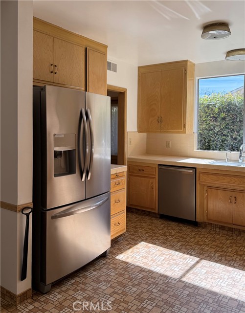 Detail Gallery Image 10 of 29 For 9221 Rubio Ave, North Hills,  CA 91343 - 2 Beds | 2 Baths