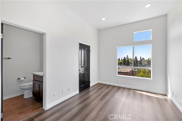 450 E 4th Street, Santa Ana CA: https://media.crmls.org/medias/c0dca9e4-22b5-44a7-bba2-a895b07ce4df.jpg