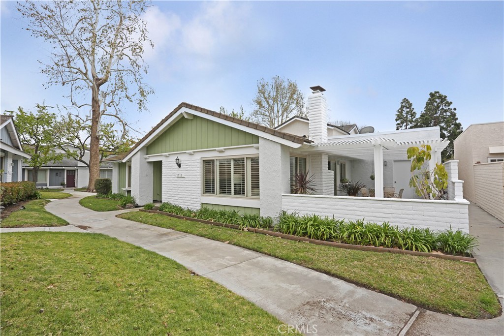 1919 Bay Crest Street, Santa Ana, CA 92704