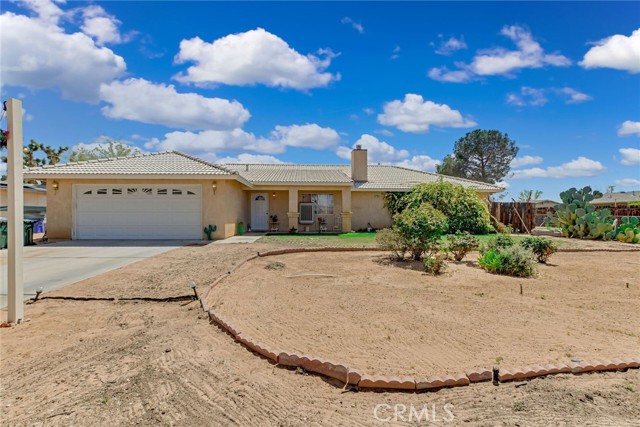Detail Gallery Image 2 of 36 For 21919 Standing Rock Ave, Apple Valley,  CA 92307 - 4 Beds | 2 Baths