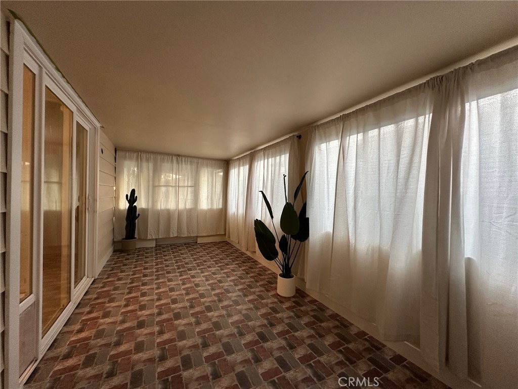https://media.crmls.org/medias/c0dce4d1-8fe7-45f8-afbe-5425a20ca193.jpg?preset=X-Large