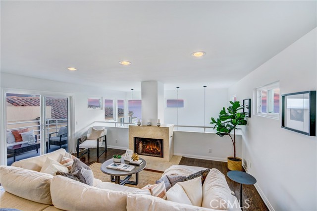 3207 Crest Drive, Manhattan Beach, California 90266, 3 Bedrooms Bedrooms, ,3 BathroomsBathrooms,Residential,Sold,Crest,PW21156135