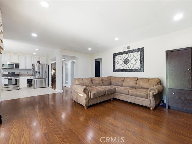 Detail Gallery Image 3 of 10 For 2444 N Magnolia, Rialto,  CA 92377 - 4 Beds | 2/1 Baths