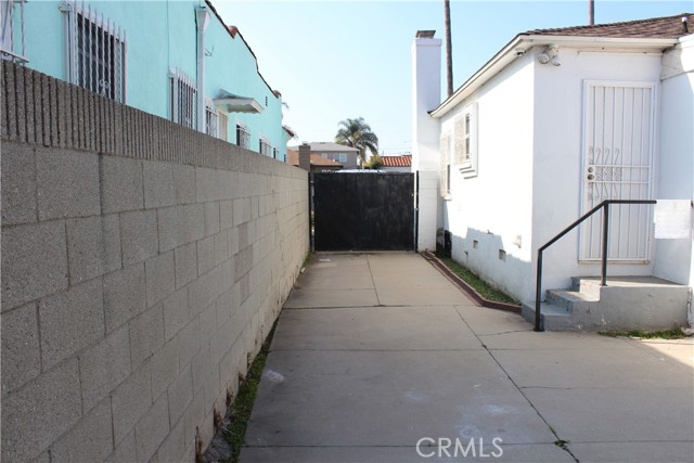 Detail Gallery Image 22 of 49 For 9812 S Denker, Los Angeles,  CA 90047 - 2 Beds | 1 Baths