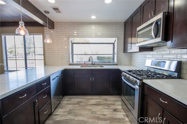 Detail Gallery Image 6 of 27 For 1700 W Cerritos Ave #144,  Anaheim,  CA 92804 - 3 Beds | 2/1 Baths