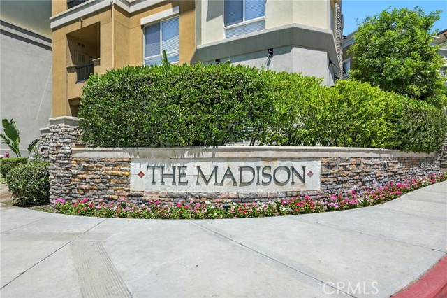 24585 Town Center Drive, Valencia CA: https://media.crmls.org/medias/c0de69a3-4b29-4fc7-a446-d746d6102ba2.jpg