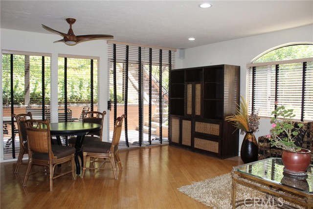 4400 Portico Place, Encino CA: https://media.crmls.org/medias/c0def915-ff04-4e2b-b6dc-41d87d265cf4.jpg