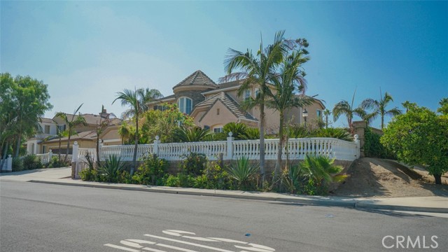 Detail Gallery Image 4 of 71 For 12683 Palm View Way, Riverside,  CA 92503 - 5 Beds | 3 Baths