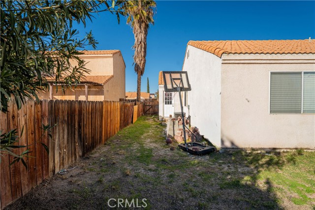 5038 Adobe, Palmdale CA: https://media.crmls.org/medias/c0e04a33-3adb-45f7-b847-bcaba8325ce6.jpg