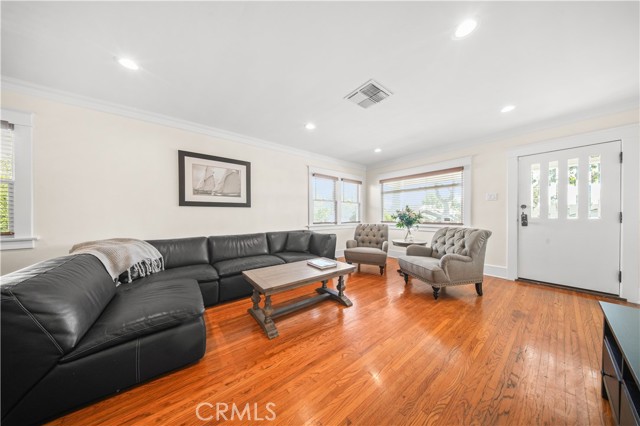 Detail Gallery Image 6 of 35 For 4049 E 15th, Long Beach,  CA 90804 - 3 Beds | 2 Baths