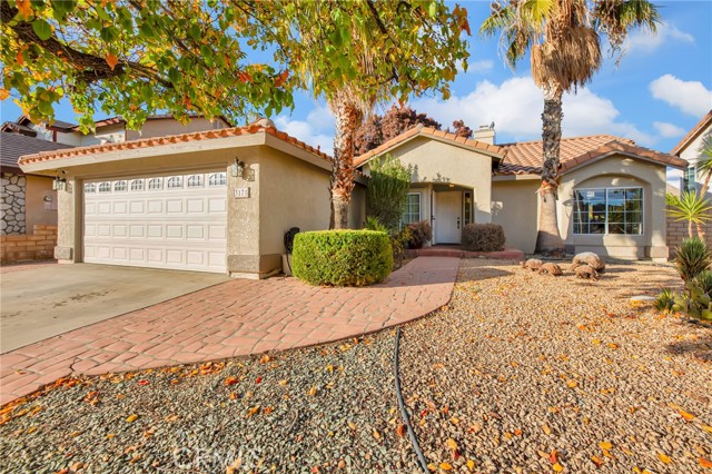 Detail Gallery Image 2 of 32 For 3171 Angeleno Pl, Palmdale,  CA 93551 - 3 Beds | 2 Baths