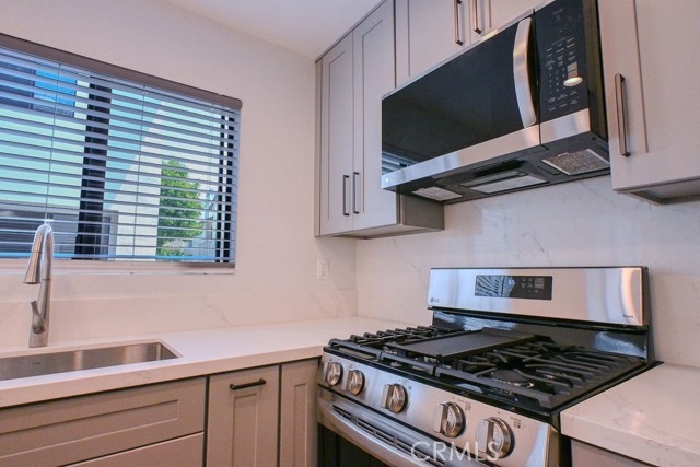 15111 Freeman Avenue, Lawndale CA: https://media.crmls.org/medias/c0e1f575-2343-48e0-8fba-7ee9077960f3.jpg