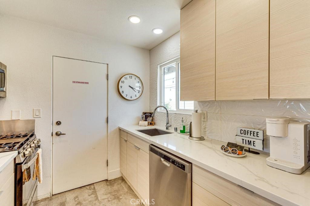 MLS #DW25258378 image #10