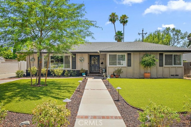 902 E Cypress, Glendora CA: https://media.crmls.org/medias/c0e253f2-4bc8-4278-9a45-296c08f8078d.jpg