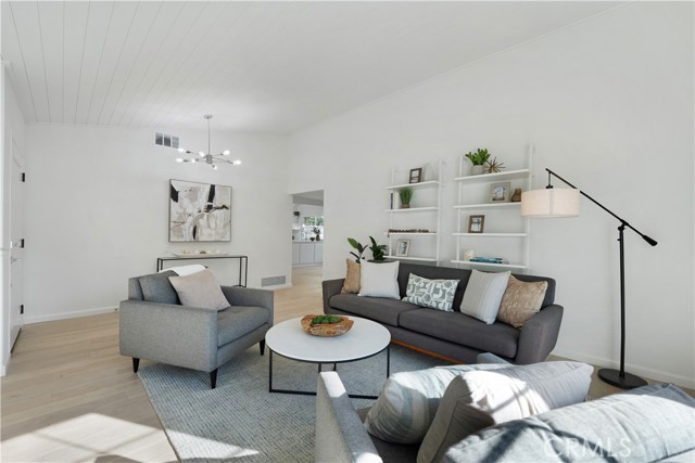 26342 Via Conchita, Mission Viejo CA: https://media.crmls.org/medias/c0e2b69d-dfae-432f-9a60-c0d3b42ac4cb.jpg