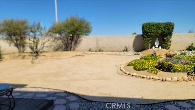 Detail Gallery Image 13 of 19 For 12699 Yorkshire Dr, Apple Valley,  CA 92308 - 7 Beds | 5/1 Baths