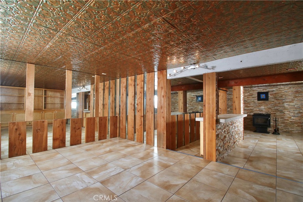 https://media.crmls.org/medias/c0e483ed-c5f0-40ef-8a0f-baadec73b0d3.jpg?preset=X-Large