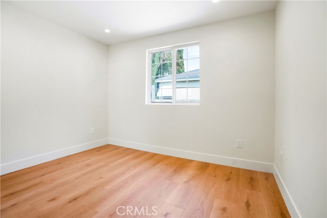 Detail Gallery Image 24 of 51 For 18324 Sylvan St, Tarzana,  CA 91335 - 4 Beds | 2 Baths