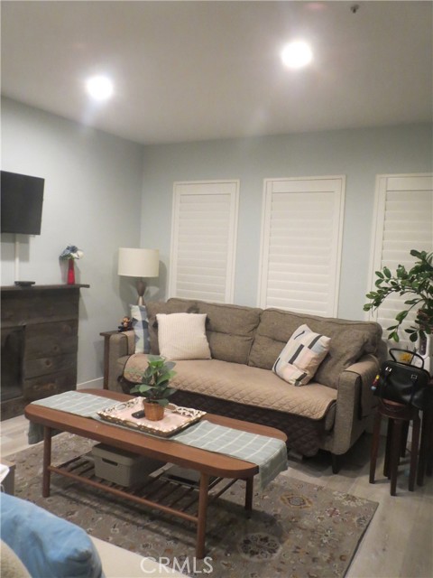 Detail Gallery Image 6 of 16 For 406 E Center, Anaheim,  CA 92805 - 3 Beds | 2/1 Baths