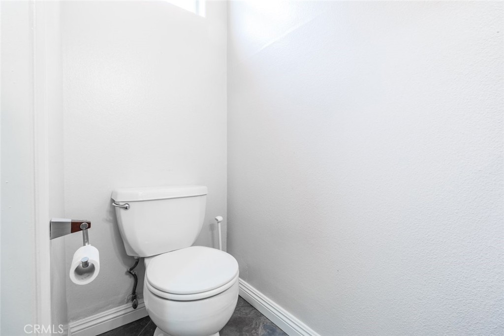 https://media.crmls.org/medias/c0e6271e-1113-4a23-a3fb-adb3c0e5e4f5.jpg?preset=X-Large