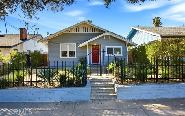 Detail Gallery Image 2 of 34 For 1395 Sunset, Pasadena,  CA 91103 - 2 Beds | 2 Baths