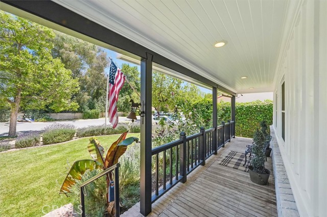 922 Carefree Drive, Simi Valley CA: https://media.crmls.org/medias/c0e62966-2636-4159-b742-a250f7318b34.jpg