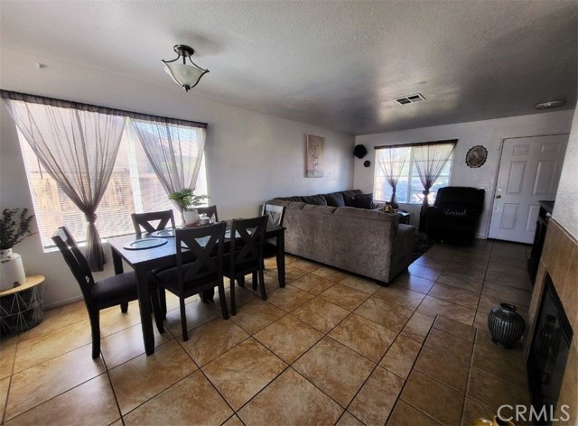 Detail Gallery Image 2 of 19 For 15249 Braxton, Adelanto,  CA 92301 - 4 Beds | 2 Baths