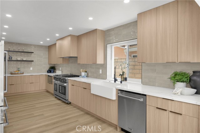 Detail Gallery Image 9 of 25 For 5852 Bellfield Ln, Huntington Beach,  CA 92648 - 4 Beds | 2/1 Baths