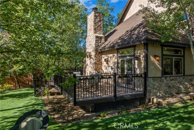 1034 Teakwood Drive, Lake Arrowhead CA: https://media.crmls.org/medias/c0e6f904-301b-499d-99cc-2d73310418c6.jpg