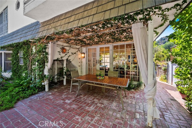 17034 Escalon Drive, Encino CA: https://media.crmls.org/medias/c0e97f8c-1f9a-4595-91f2-b07bb46e6e95.jpg
