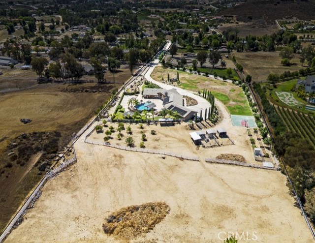 37789 Avenida La Cresta, Murrieta CA: https://media.crmls.org/medias/c0ea3811-b00e-4bf7-a9a6-0038fc537395.jpg