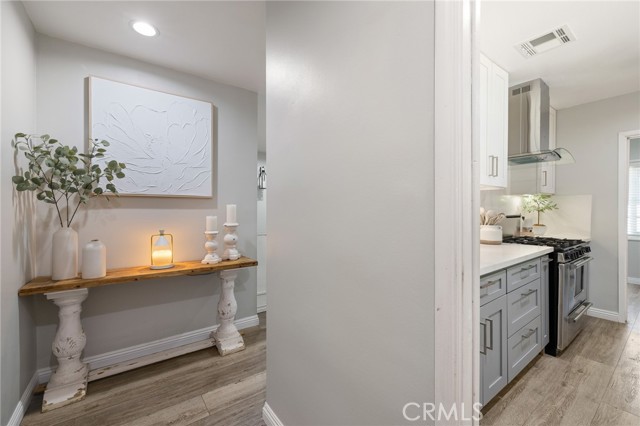 7027 Shoshone Avenue, Van Nuys CA: https://media.crmls.org/medias/c0ea3bd3-36d2-4d57-9d3e-6ec56ad80608.jpg