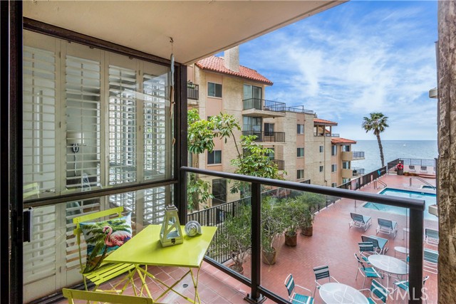 Detail Gallery Image 4 of 31 For 531 Esplanade #202,  Redondo Beach,  CA 90277 - 1 Beds | 1/1 Baths