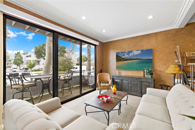 Detail Gallery Image 7 of 22 For 19 Kamalii Ct #257,  Newport Beach,  CA 92663 - 2 Beds | 2/1 Baths