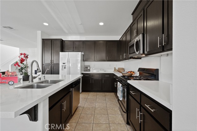 Detail Gallery Image 9 of 37 For 2890 S via Belamaria, Ontario,  CA 91762 - 4 Beds | 2/1 Baths