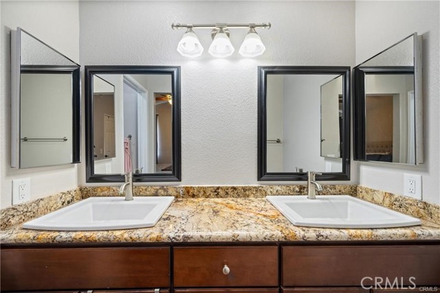 29844 Avenida De Cortez, Menifee CA: https://media.crmls.org/medias/c0ecf2c8-bb73-4f6c-8899-458837169453.jpg