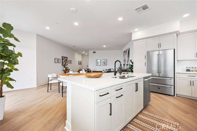 Detail Gallery Image 13 of 71 For 414 Main St #300,  Huntington Beach,  CA 92648 - 2 Beds | 2/1 Baths