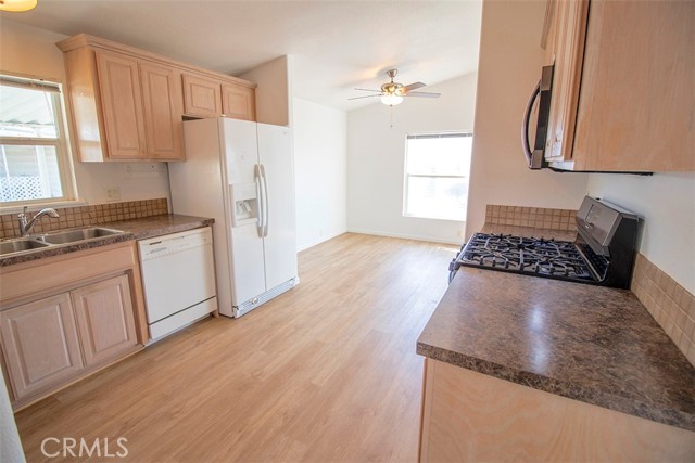 Detail Gallery Image 11 of 25 For 1701 S Thornburg #40,  Santa Maria,  CA 93458 - 2 Beds | 2 Baths