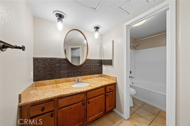 Detail Gallery Image 24 of 40 For 2040 Las Colinas Cir #202,  Corona,  CA 92879 - 2 Beds | 2 Baths