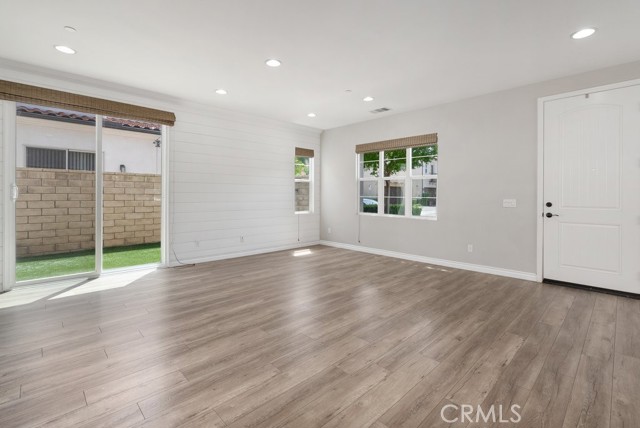 21851 Moveo Drive, Saugus CA: https://media.crmls.org/medias/c0ee47f9-ce21-4e01-8c5d-5fc97f1f36eb.jpg