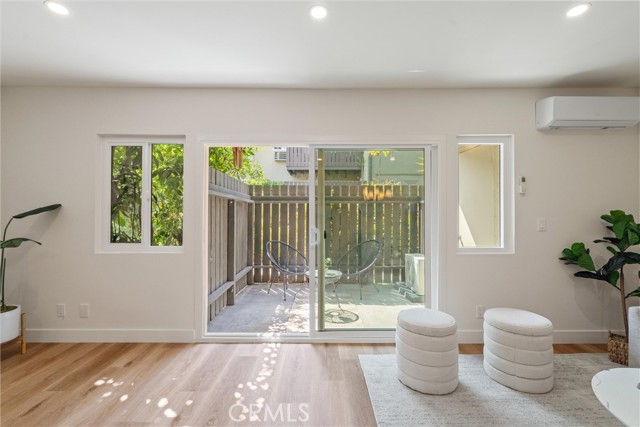 4822 Hollow Corner Road, Culver City CA: https://media.crmls.org/medias/c0ee75c3-7a1f-49db-9b01-fc5620636700.jpg