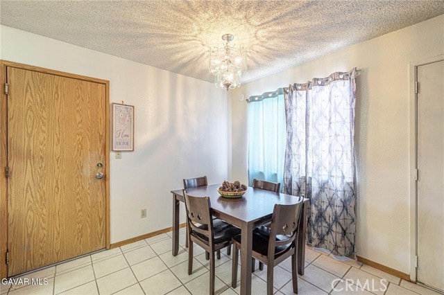8119 Walpole Avenue, California City CA: https://media.crmls.org/medias/c0eeb6d0-9e49-4934-bffb-21ad216895e1.jpg