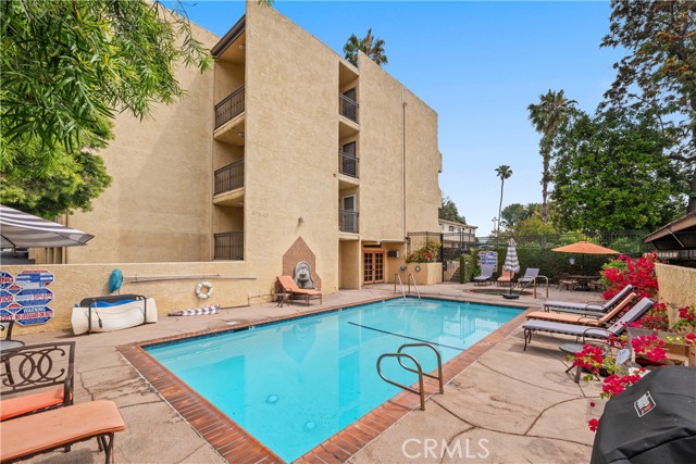 Image 28 of 33 For 5257 Radford Ave  101