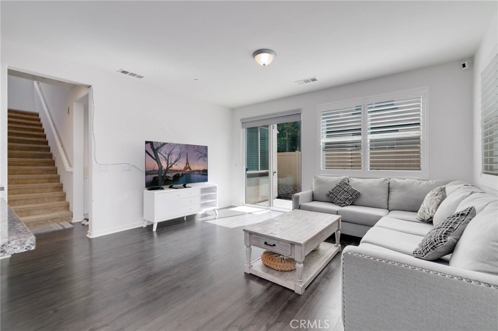 MLS #WS25178644 img 8